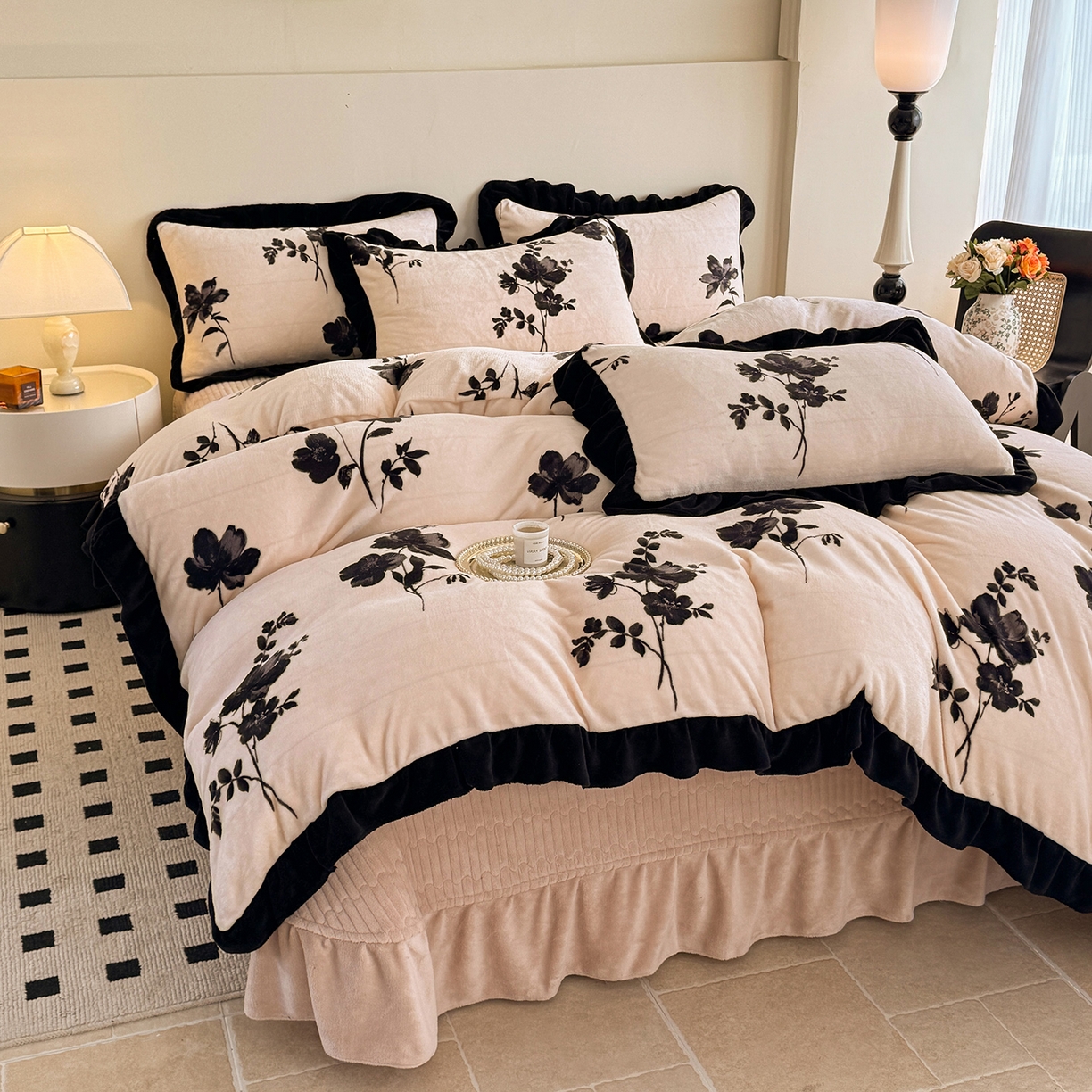 91家纺网 家纺一手货源 找家纺 慕晨 2025新款花边牛奶绒床盖四件套 墨染花