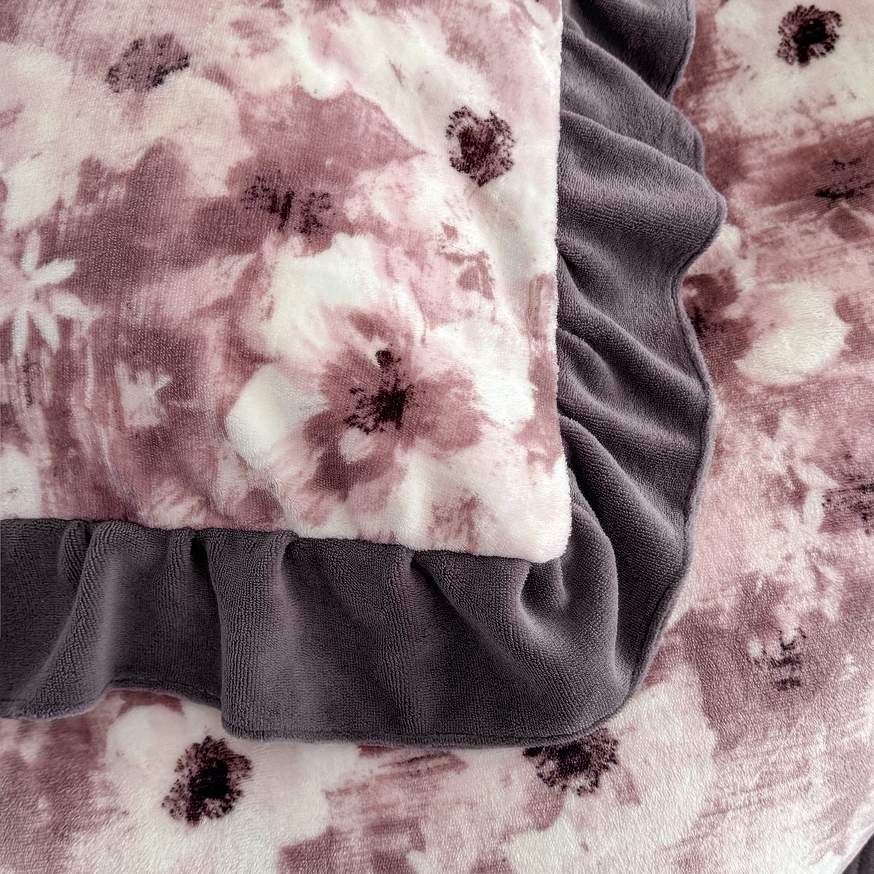 91家纺网 家纺一手货源 找家纺 慕晨 2025新款花边牛奶绒床盖四件套 织梦繁花