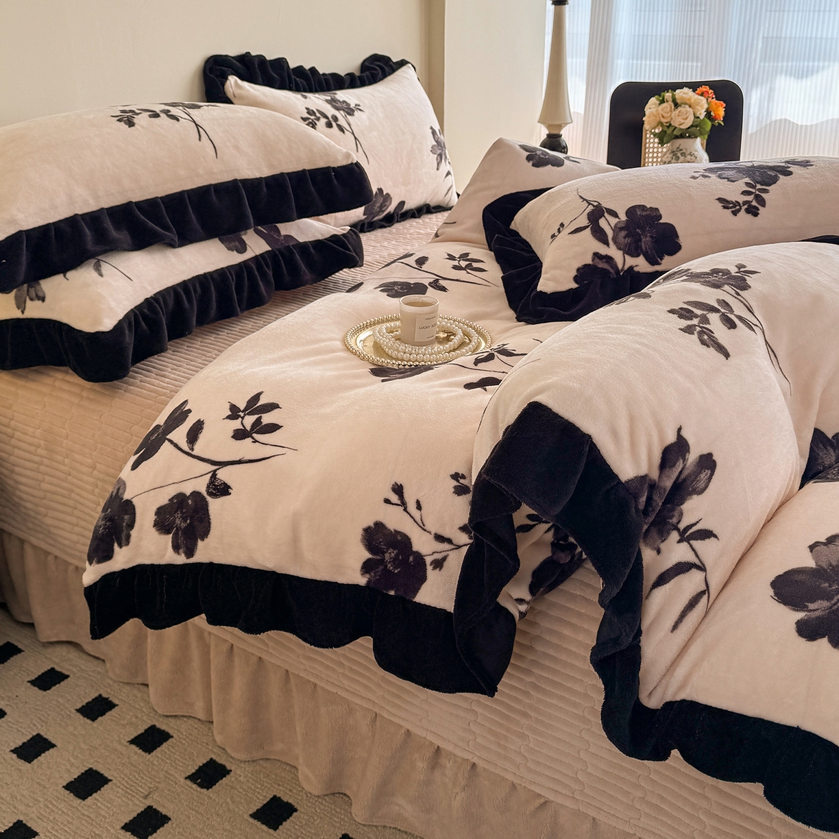 91家纺网 家纺一手货源 找家纺 慕晨 2025新款花边牛奶绒床盖四件套 墨染花