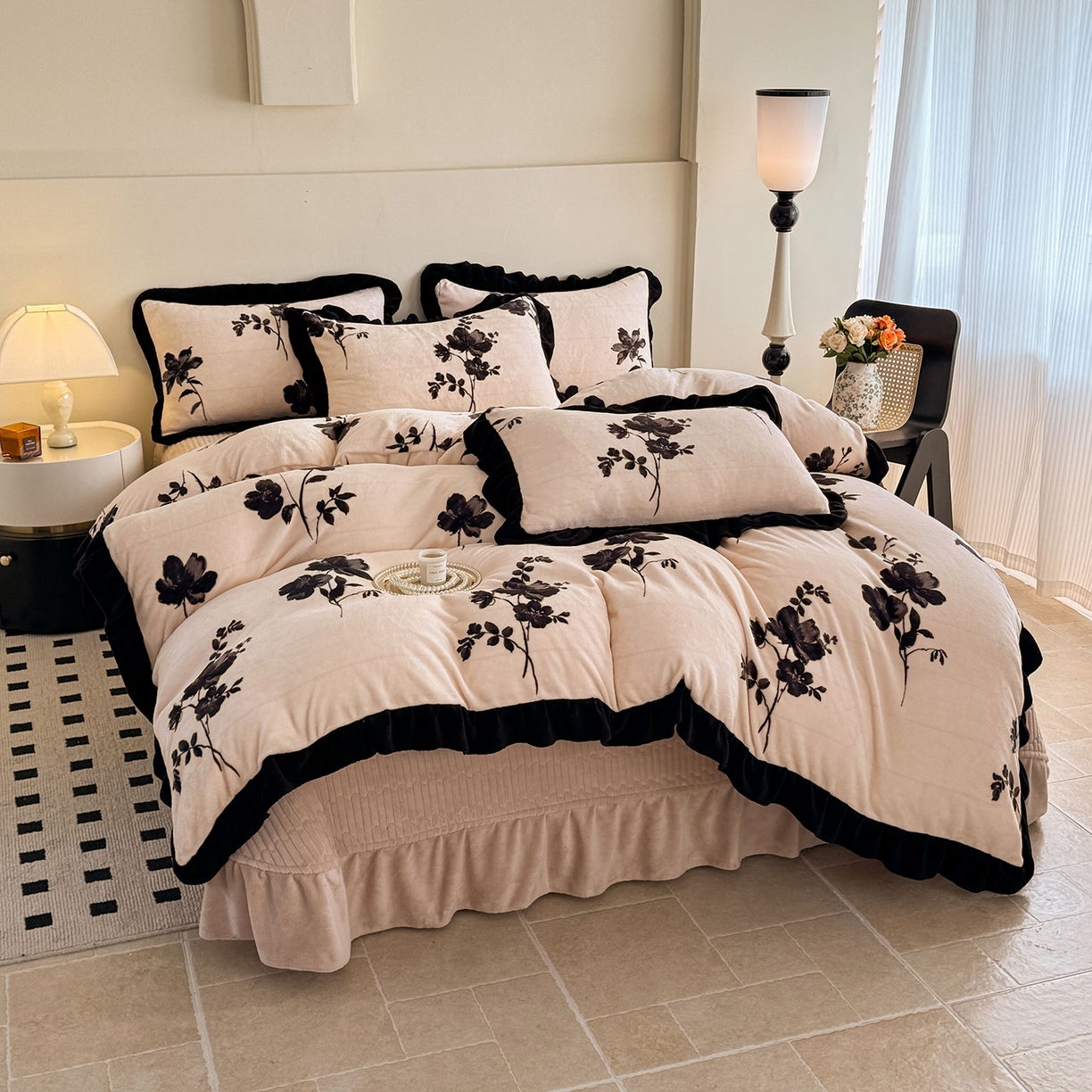 91家纺网 家纺一手货源 找家纺 慕晨 2025新款花边牛奶绒床盖四件套 墨染花