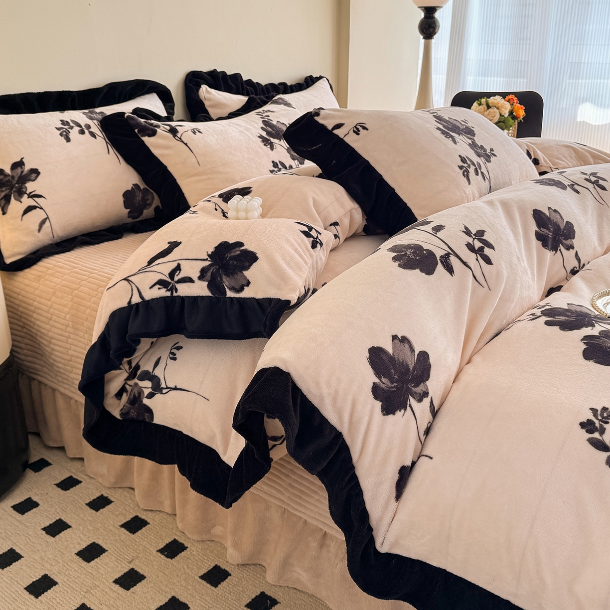 91家纺网 家纺一手货源 找家纺 慕晨 2025新款花边牛奶绒床盖四件套 墨染花