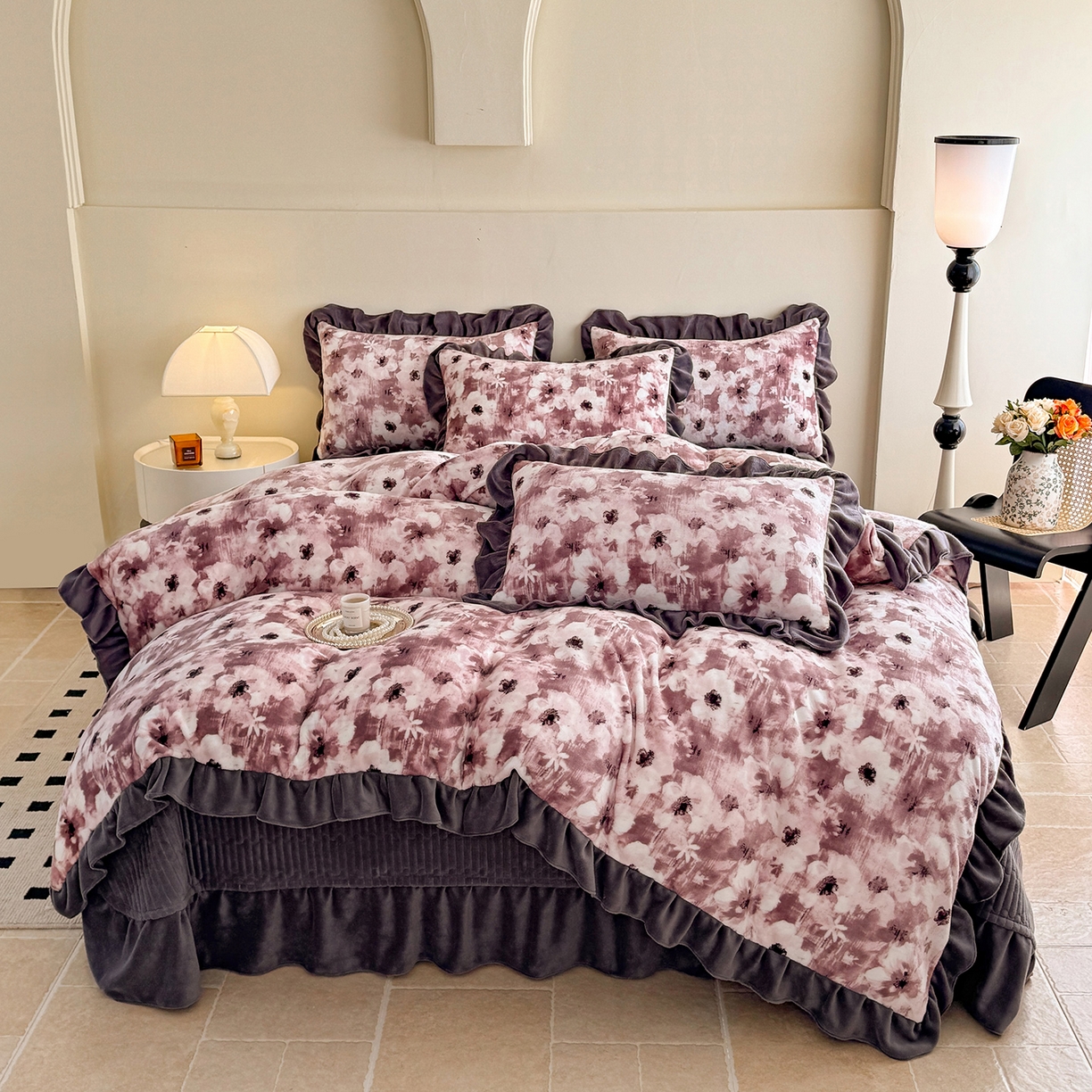 91家纺网 家纺一手货源 找家纺 慕晨 2025新款花边牛奶绒床盖四件套 织梦繁花