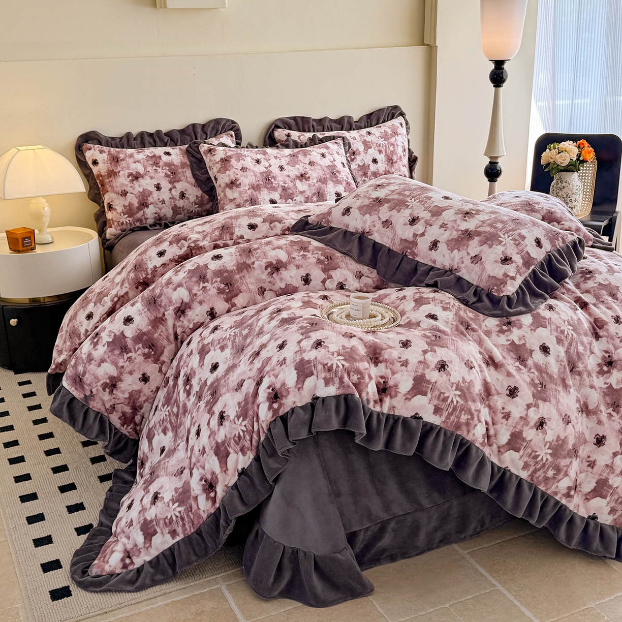 91家纺网 家纺一手货源 找家纺 慕晨 2025新款花边牛奶绒床盖四件套 织梦繁花