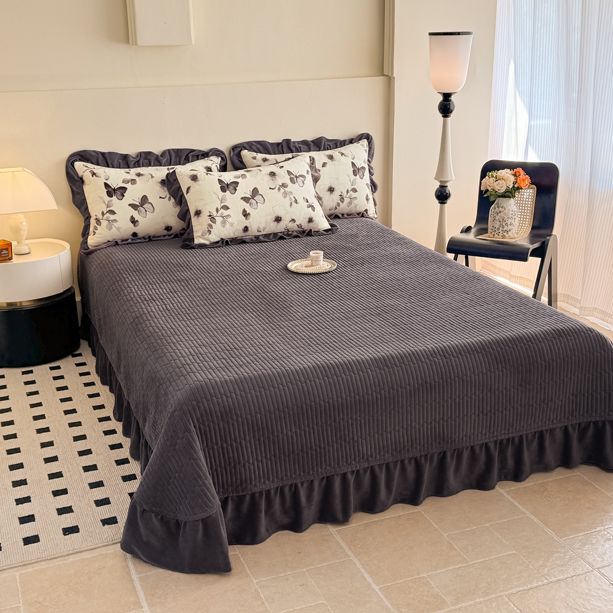 91家纺网 家纺一手货源 找家纺 慕晨 2025新款花边牛奶绒床盖四件套 花间蝶