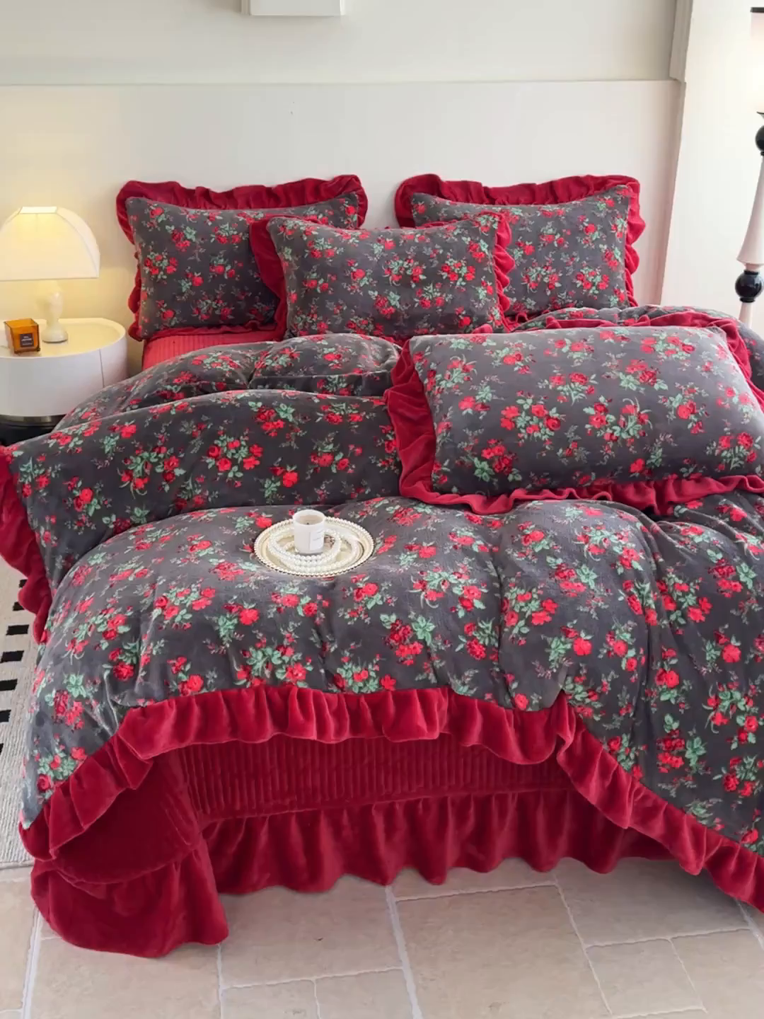 91家纺网 家纺一手货源 找家纺 慕晨 2025新款花边牛奶绒床盖四件套 花妖