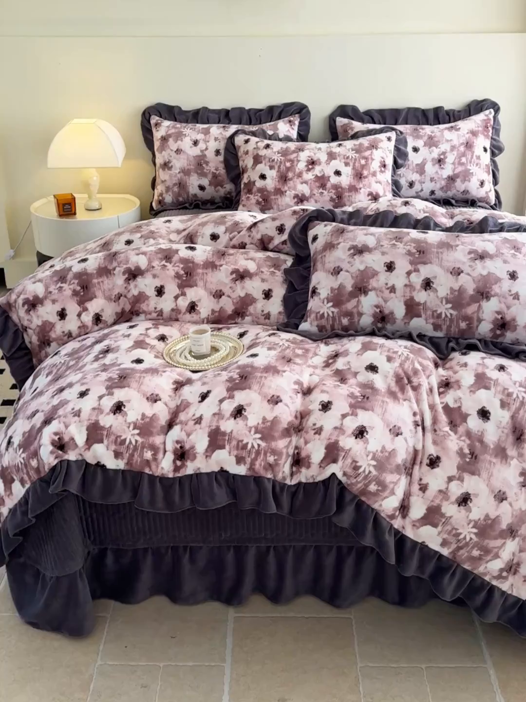 91家纺网 家纺一手货源 找家纺 慕晨 2025新款花边牛奶绒床盖四件套 织梦繁花