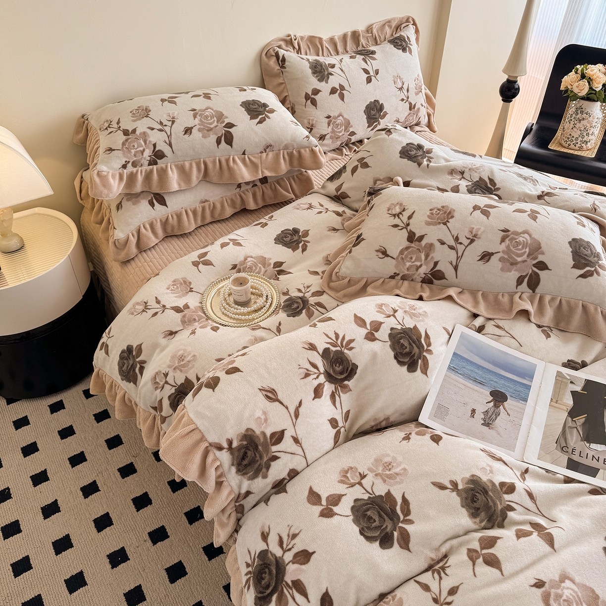 91家纺网 家纺一手货源 找家纺 慕晨 2025新款花边牛奶绒床盖四件套 玫瑰絮语