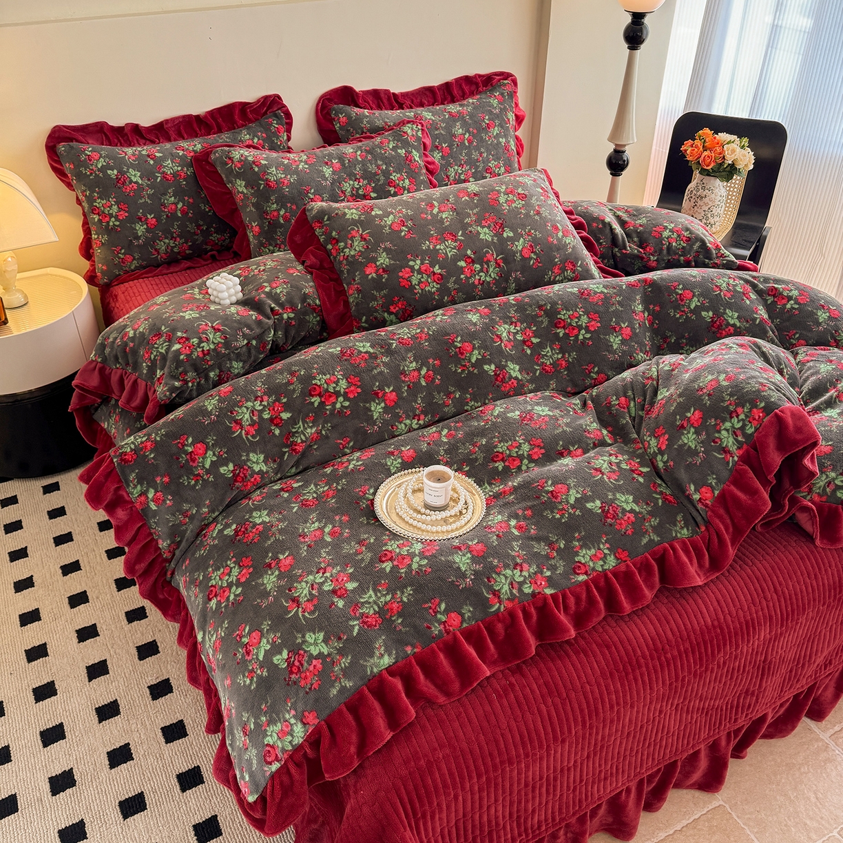 91家纺网 家纺一手货源 找家纺 （总）慕晨 2025新款花边牛奶绒床盖四件套