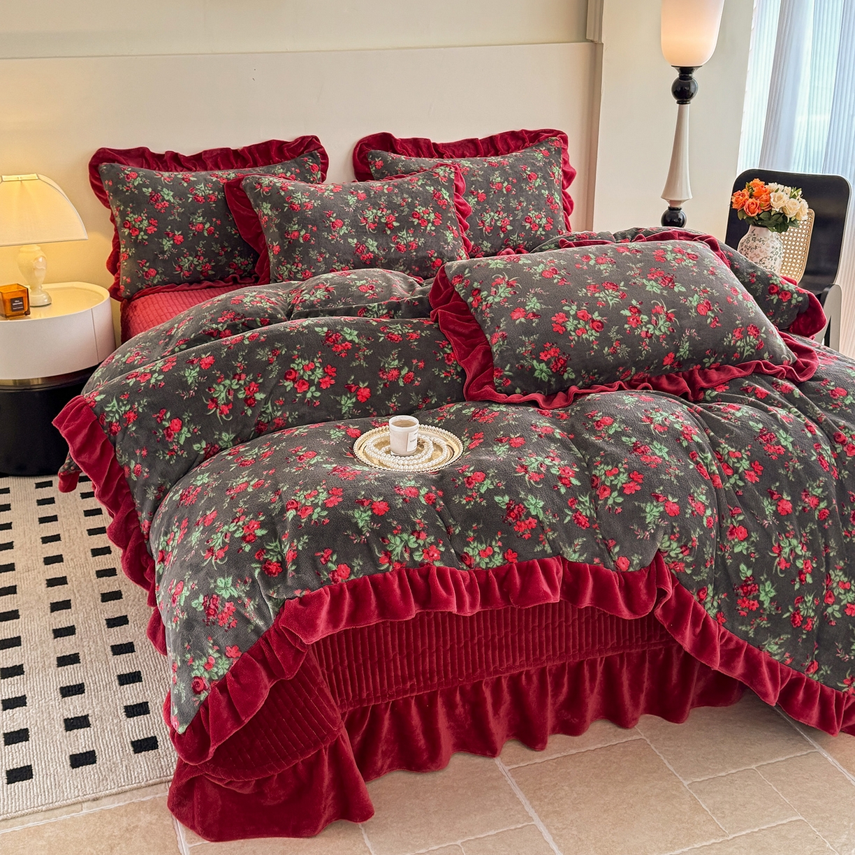 91家纺网 家纺一手货源 找家纺 （总）慕晨 2025新款花边牛奶绒床盖四件套