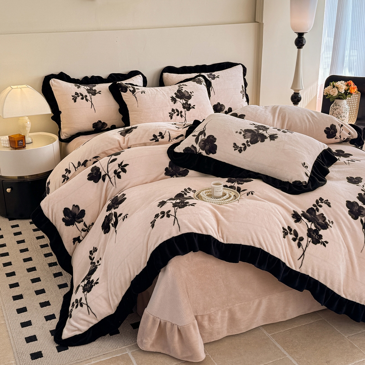 91家纺网 家纺一手货源 找家纺 （总）慕晨 2025新款花边牛奶绒床盖四件套