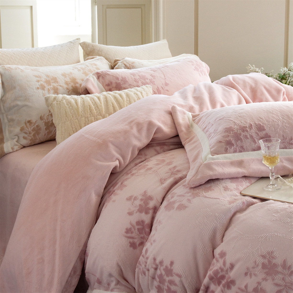 91家纺网 家纺一手货源 找家纺 （总）馨蕊 2025新款秋冬轻奢煦暖绒雕花绒系列四件套-绒澜韵 【券后控价318/338】