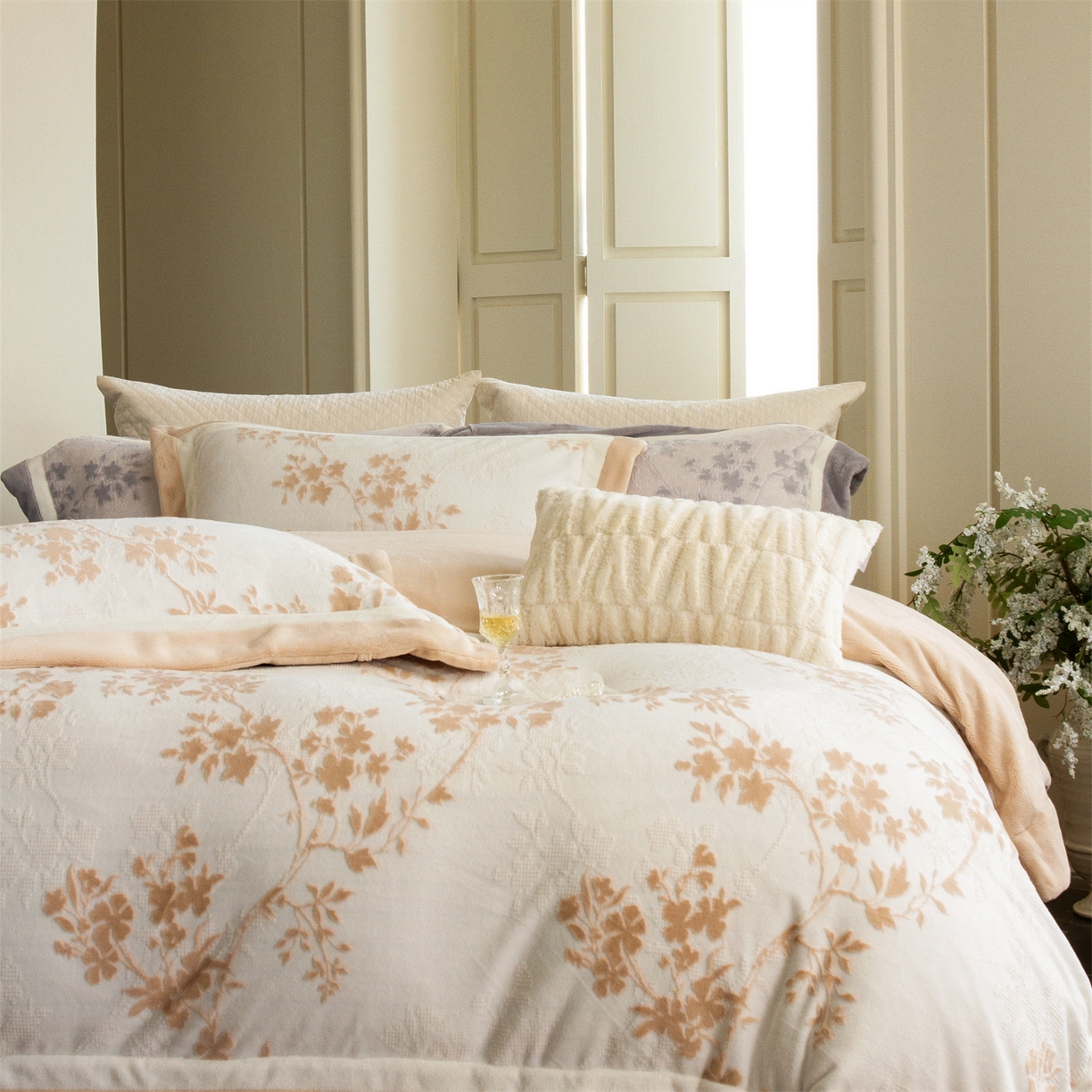 91家纺网 家纺一手货源 找家纺 馨蕊 2025新款秋冬轻奢煦暖绒雕花绒系列四件套-绒澜韵 【券后控价318/338】 绒澜韵-白玉