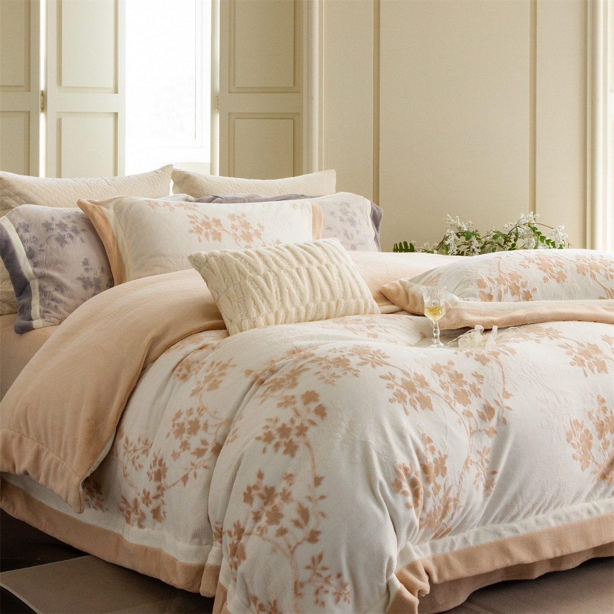 91家纺网 家纺一手货源 找家纺 馨蕊 2025新款秋冬轻奢煦暖绒雕花绒系列四件套-绒澜韵 【券后控价318/338】 绒澜韵-白玉