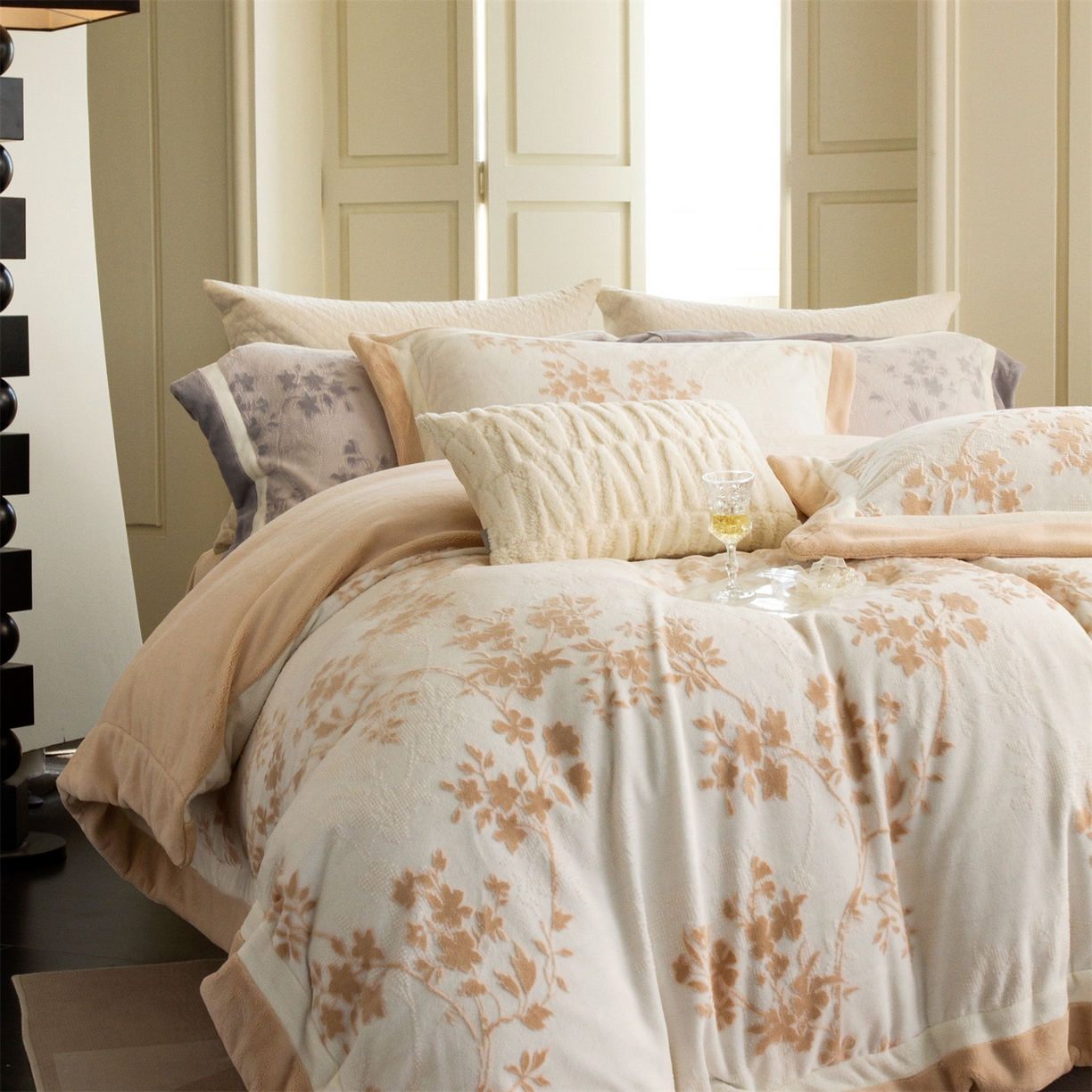 91家纺网 家纺一手货源 找家纺 馨蕊 2025新款秋冬轻奢煦暖绒雕花绒系列四件套-绒澜韵 【券后控价318/338】 绒澜韵-白玉