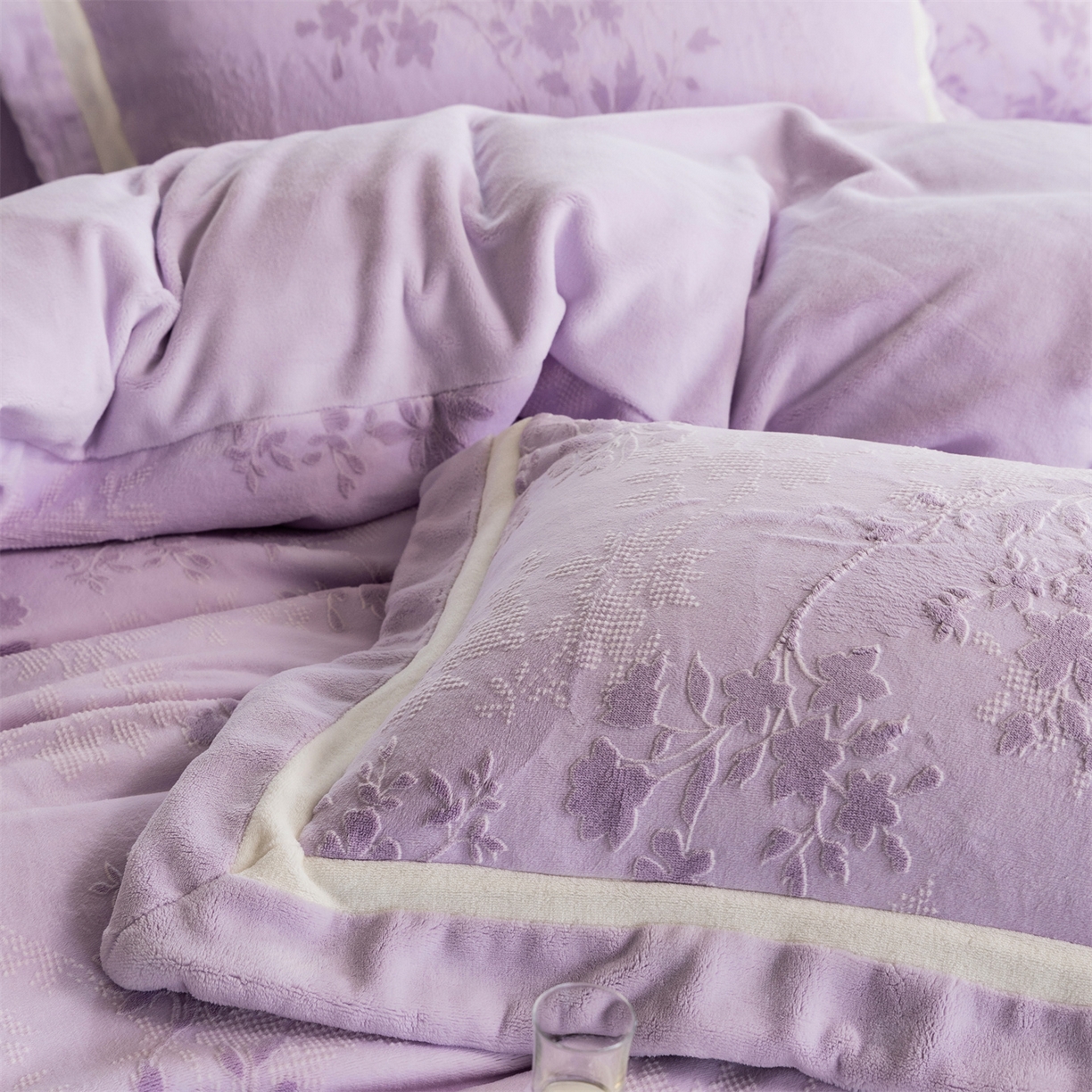 91家纺网 家纺一手货源 找家纺 馨蕊 2025新款秋冬轻奢煦暖绒雕花绒系列四件套-绒澜韵 【券后控价318/338】 绒澜韵-婉若紫