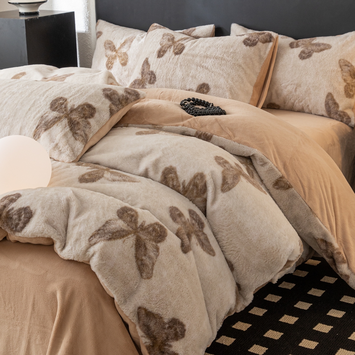 91家纺网 家纺一手货源 找家纺 （总）简宜家居（朝初家纺） 2025新款印花兔兔绒+纯色牛奶绒双拼四件套