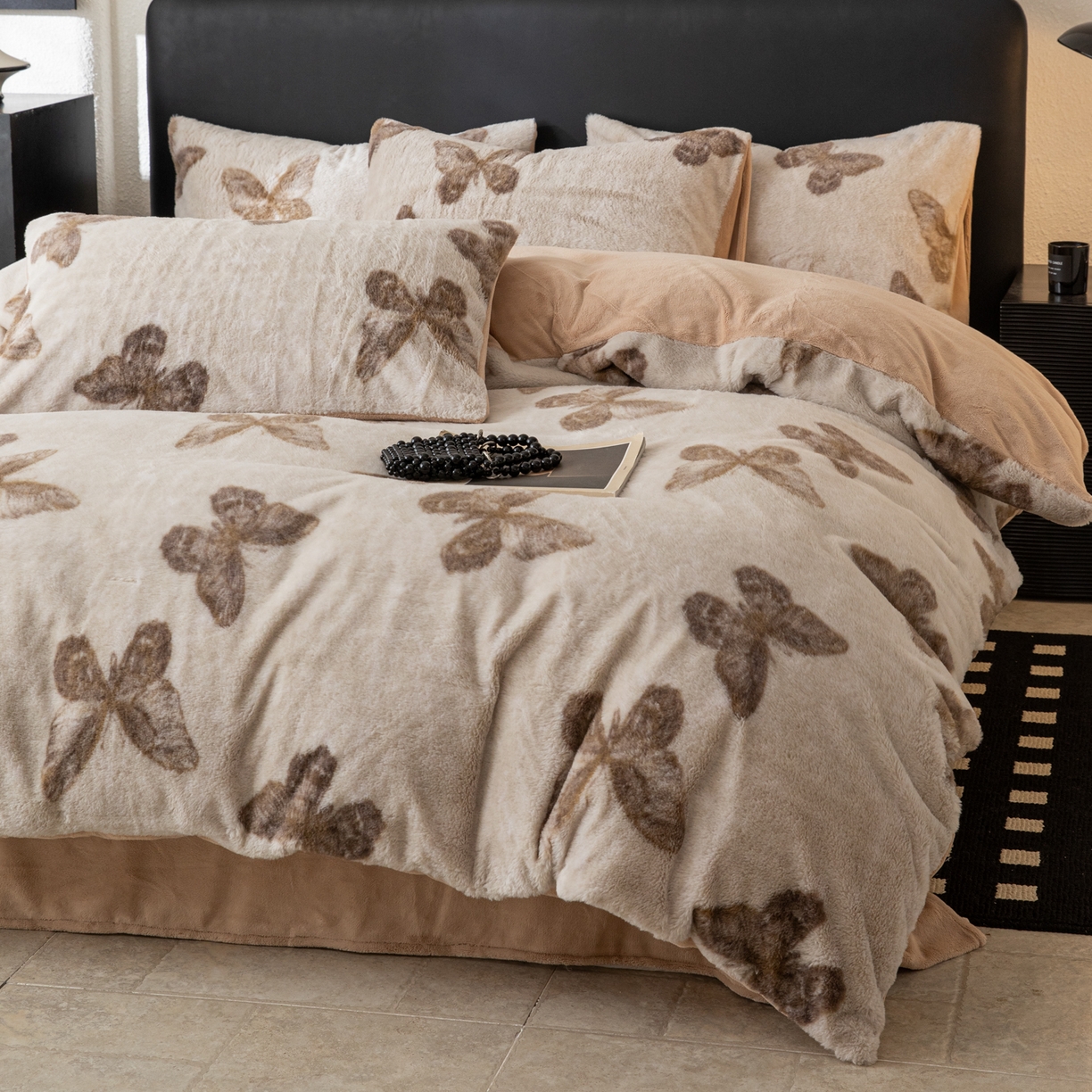 91家纺网 家纺一手货源 找家纺 （总）简宜家居（朝初家纺） 2025新款印花兔兔绒+纯色牛奶绒双拼四件套