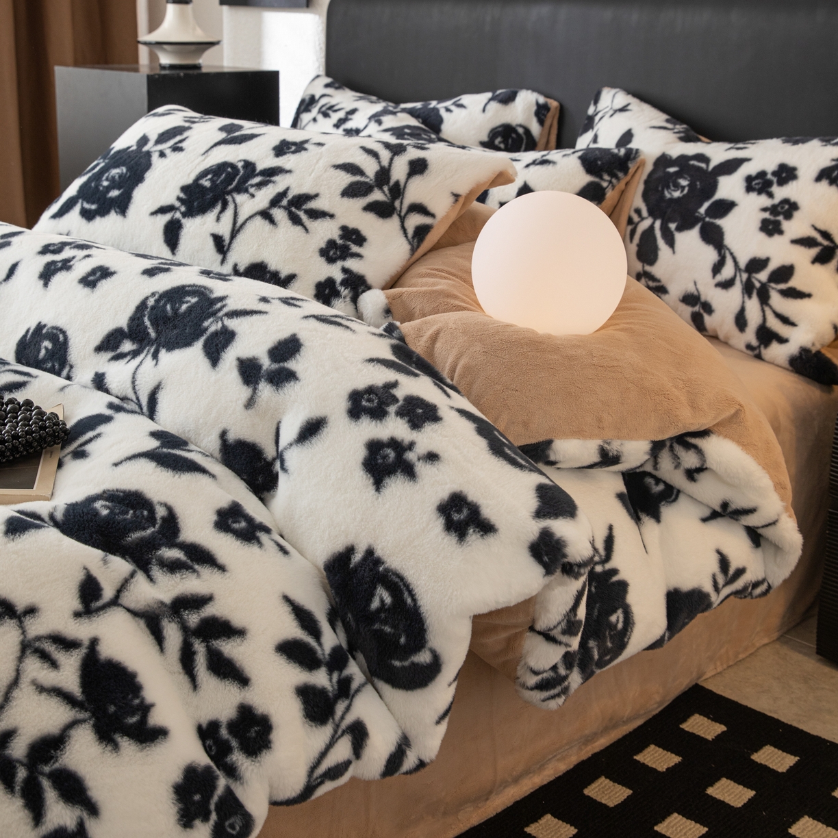 91家纺网 家纺一手货源 找家纺 （总）简宜家居（朝初家纺） 2025新款印花兔兔绒+纯色牛奶绒双拼四件套