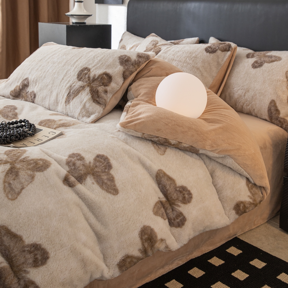 91家纺网 家纺一手货源 找家纺 （总）简宜家居（朝初家纺） 2025新款印花兔兔绒+纯色牛奶绒双拼四件套