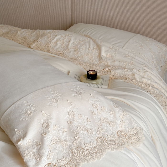 91家纺网 家纺一手货源 找家纺 佳汐蓝家纺 2025新款230g婴肤绒立体刺绣花边四件套-秘密花园 秘密花园-白色