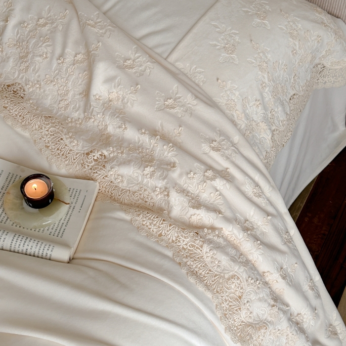 91家纺网 家纺一手货源 找家纺 佳汐蓝家纺 2025新款230g婴肤绒立体刺绣花边四件套-秘密花园 秘密花园-白色