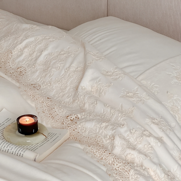 91家纺网 家纺一手货源 找家纺 佳汐蓝家纺 2025新款230g婴肤绒立体刺绣花边四件套-秘密花园 秘密花园-白色