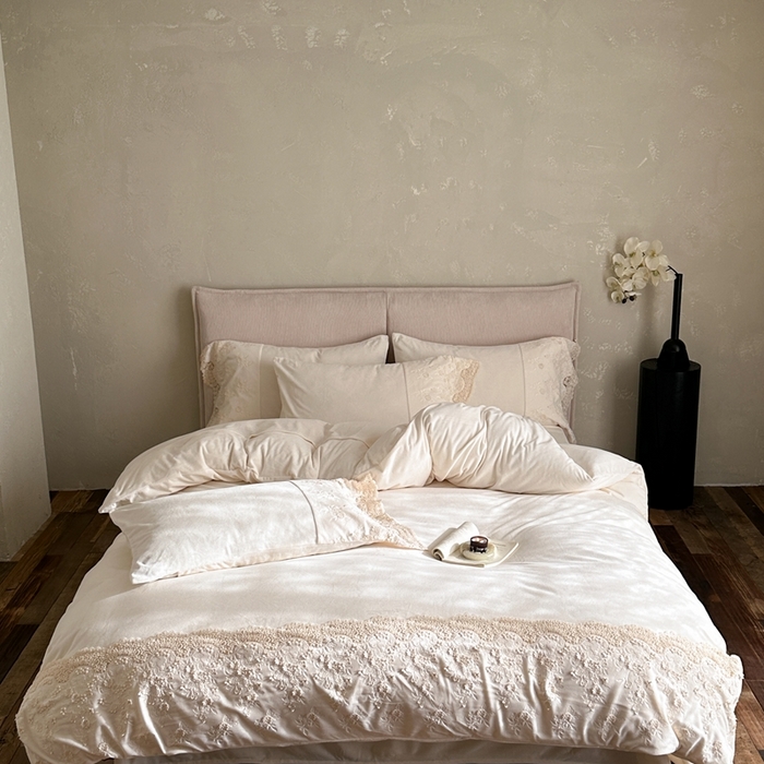 91家纺网 家纺一手货源 找家纺 （总）佳汐蓝家纺 2025新款230g婴肤绒立体刺绣花边四件套-秘密花园