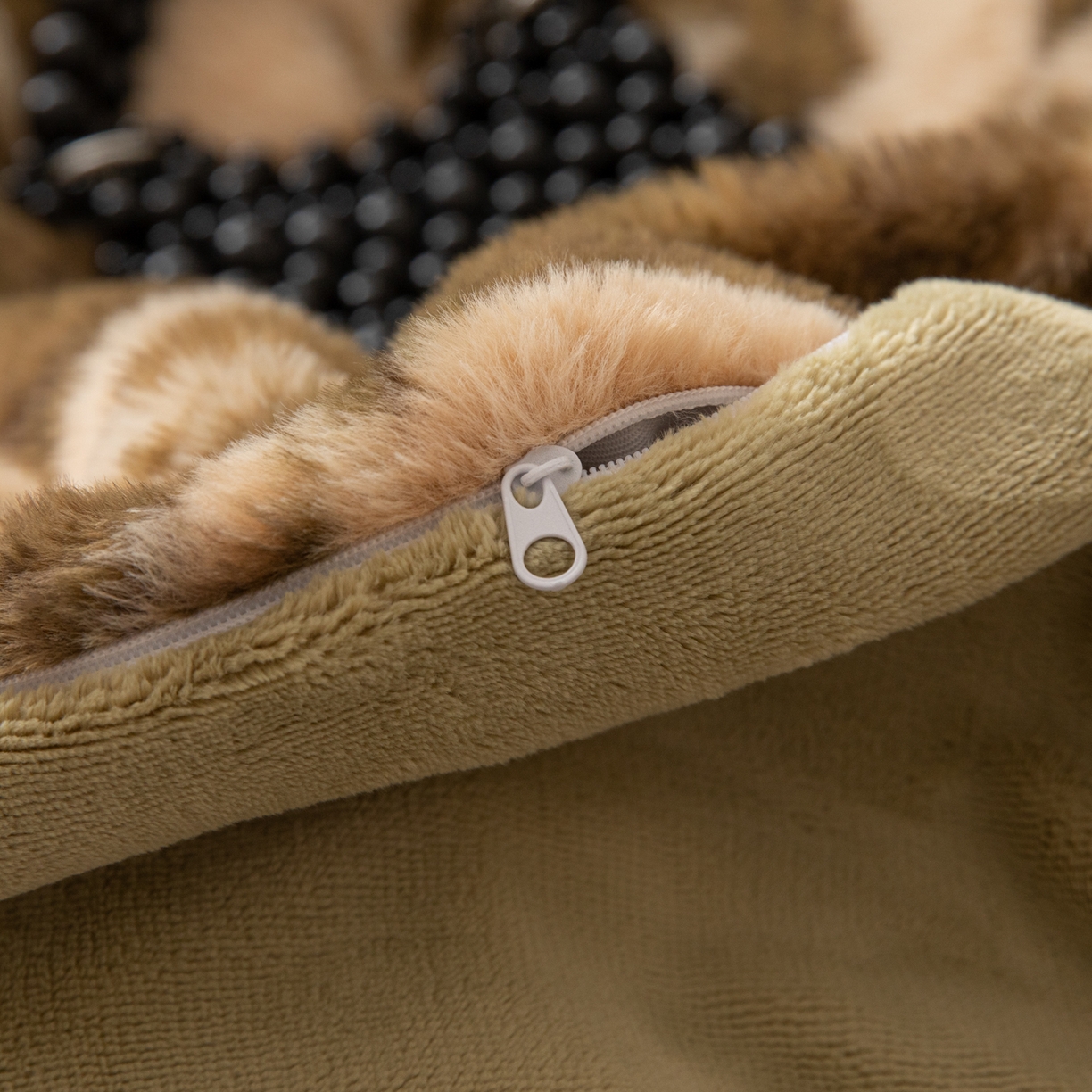 91家纺网 家纺一手货源 找家纺 简宜家居（朝初家纺） 2025新款印花兔兔绒+纯色牛奶绒双拼四件套 秋枝果绿