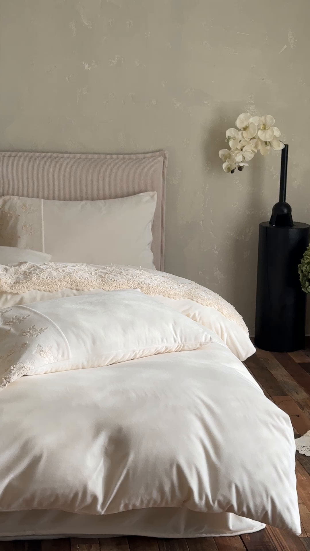 91家纺网 家纺一手货源 找家纺 佳汐蓝家纺 2025新款230g婴肤绒立体刺绣花边四件套-秘密花园 秘密花园-白色