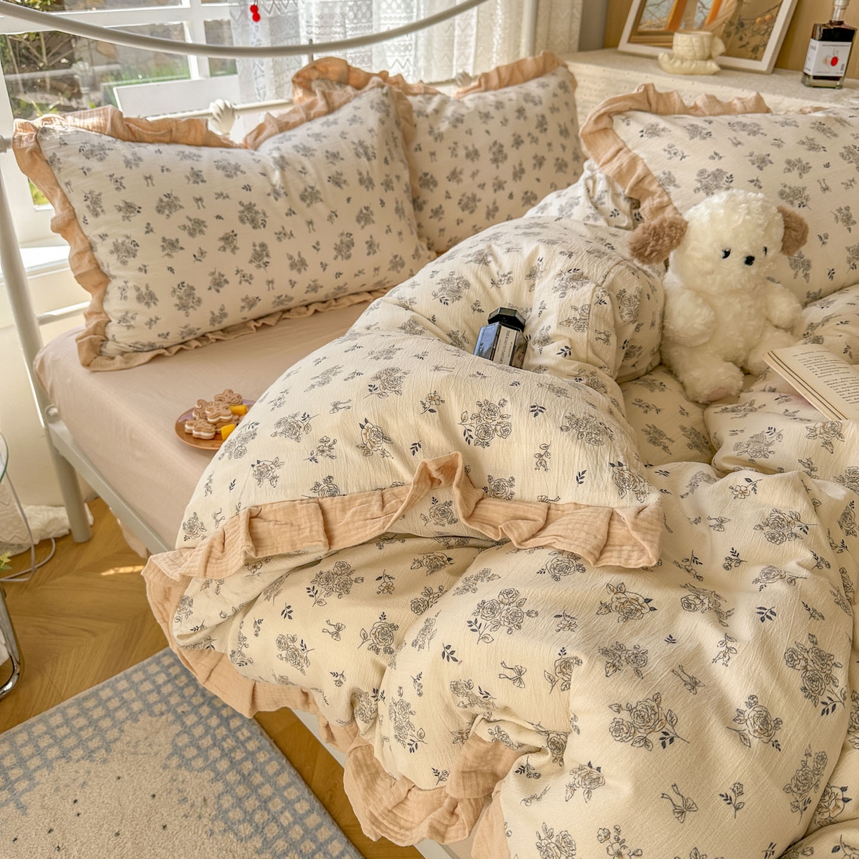 91家纺网 家纺一手货源 找家纺 颜选 2025新款全棉双层纱花边面料木棉四件套 素笺花语-全棉花边双层纱