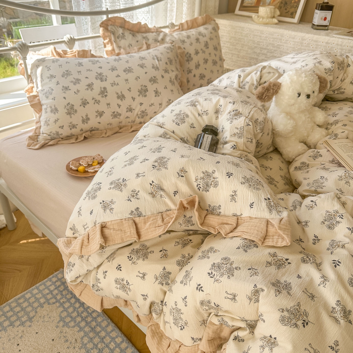 91家纺网 家纺一手货源 找家纺 颜选 2025新款全棉双层纱花边面料木棉四件套 素笺花语-全棉花边双层纱