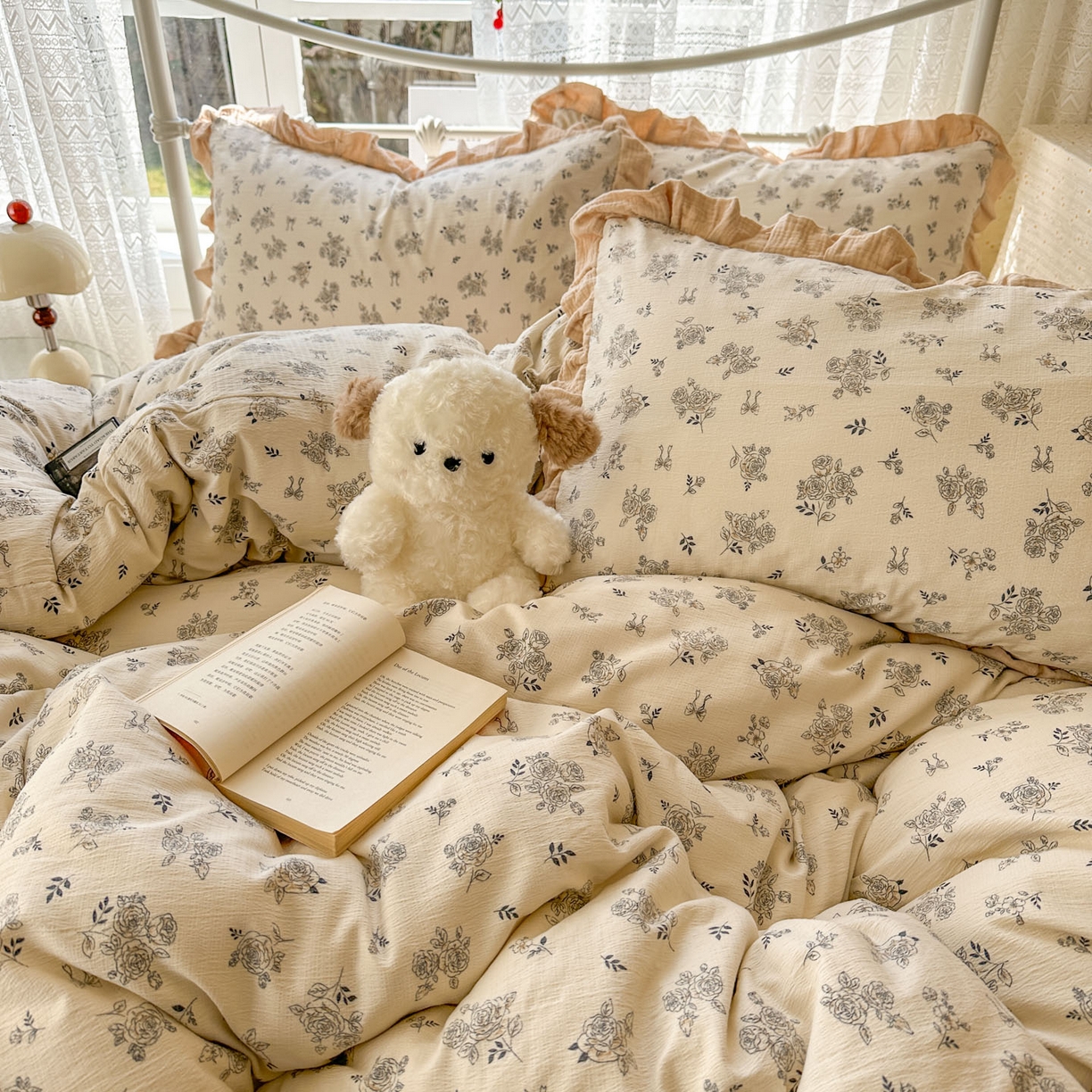 91家纺网 家纺一手货源 找家纺 颜选 2025新款全棉双层纱花边面料木棉四件套 素笺花语-全棉花边双层纱