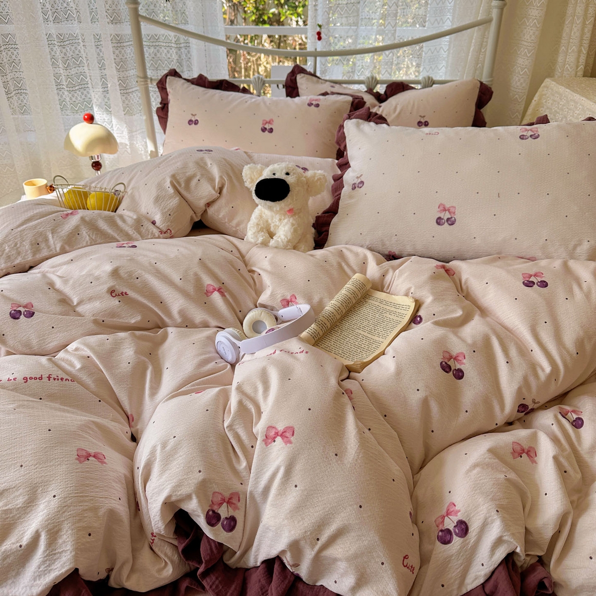 91家纺网 家纺一手货源 找家纺 颜选 2025新款全棉双层纱花边面料木棉四件套 樱桃-全棉花边双层纱