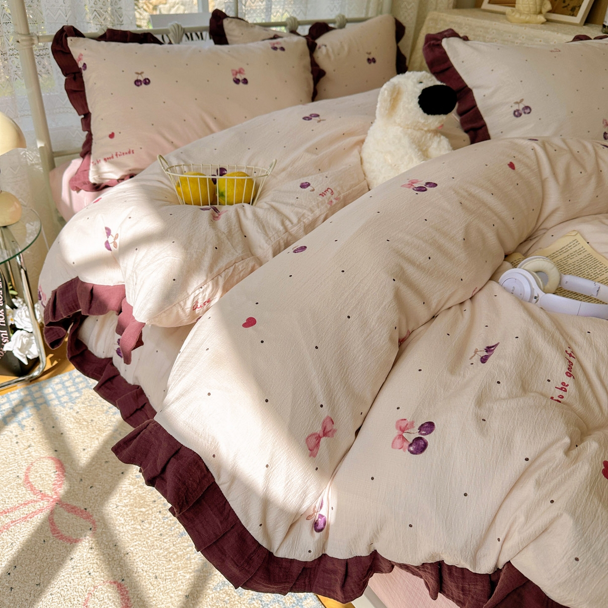 91家纺网 家纺一手货源 找家纺 颜选 2025新款全棉双层纱花边面料木棉四件套 樱桃-全棉花边双层纱