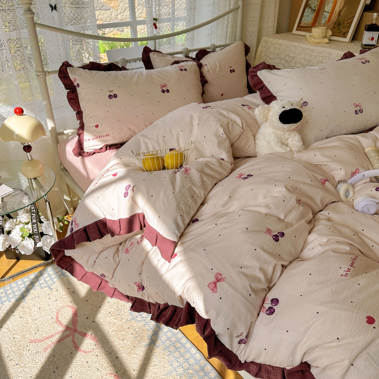 91家纺网 家纺一手货源 找家纺 颜选 2025新款全棉双层纱花边面料木棉四件套 樱桃-全棉花边双层纱