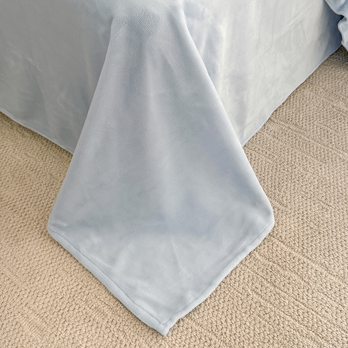 91家纺网 家纺一手货源 找家纺 雅高家居 2025新款精致刺绣双层蕾丝花边公主风高克重全消光牛奶绒四件套 邂逅-浅蓝