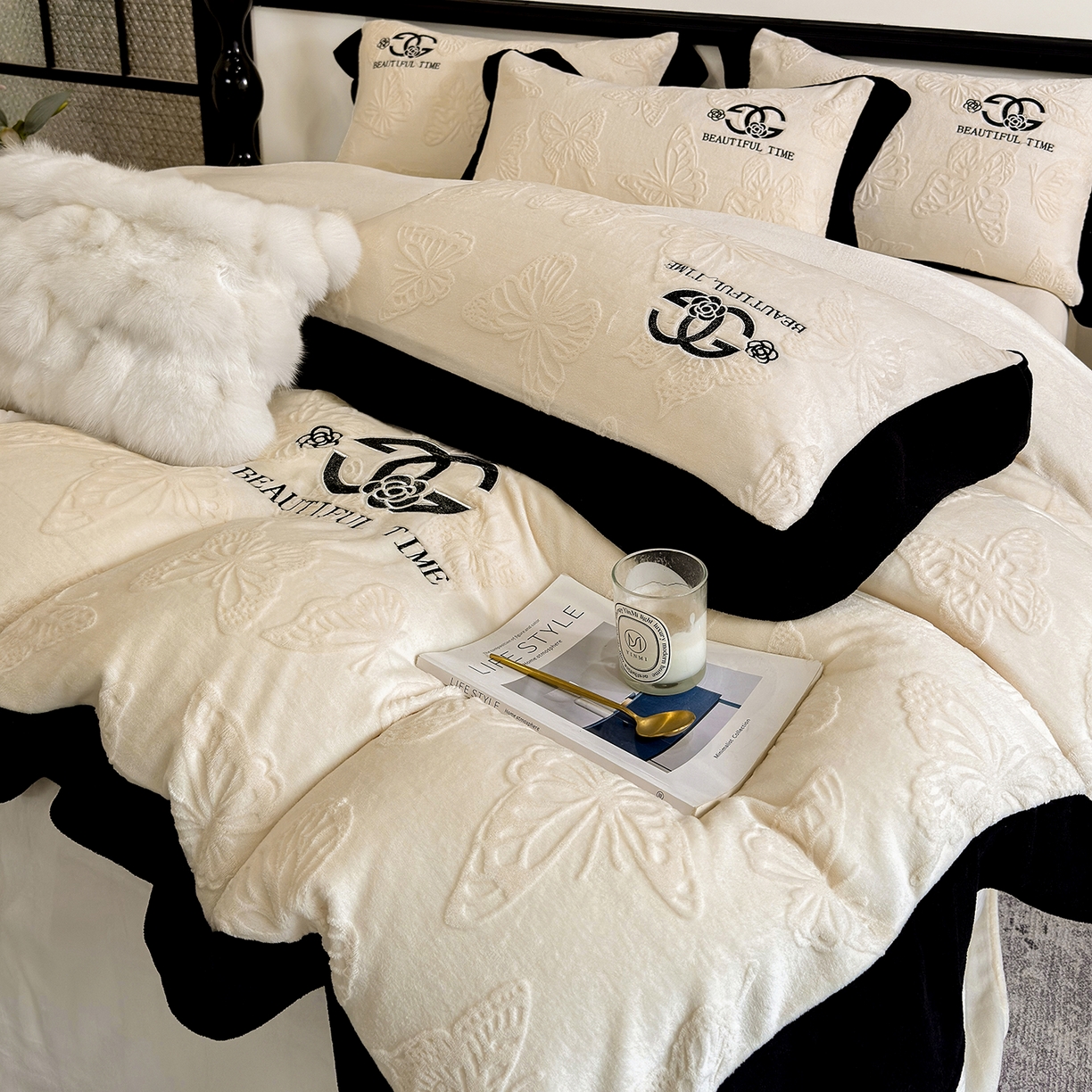 91家纺网 家纺一手货源 找家纺 优眠坊 2025新款雕花牛奶绒绣花四件套 蝴蝶-米白