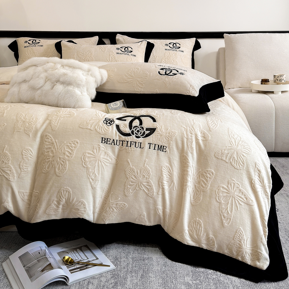 91家纺网 家纺一手货源 找家纺 优眠坊 2025新款雕花牛奶绒绣花四件套 蝴蝶-米白