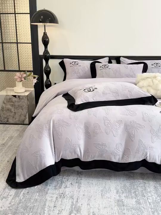 91家纺网 家纺一手货源 找家纺 优眠坊 2025新款雕花牛奶绒绣花四件套 蝴蝶-紫