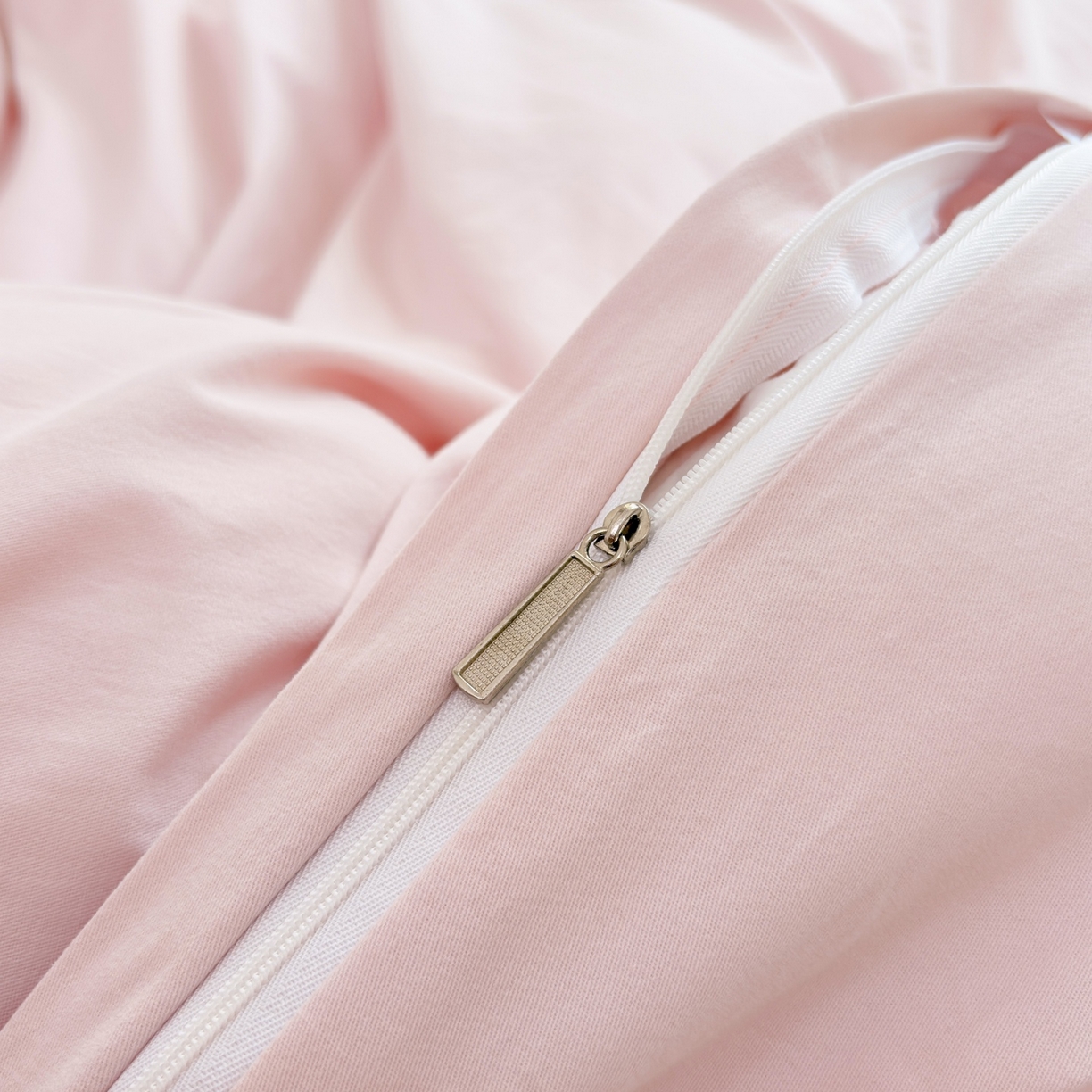 91家纺网 家纺一手货源 找家纺 （总）未来家居 2025新款秋冬全棉加厚磨毛纯色毛巾绣花款工艺四件套