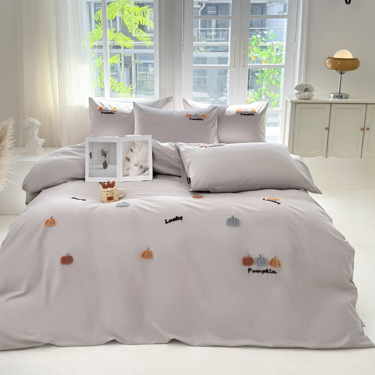 （总）未来家居 2025新款秋冬全棉加厚磨毛纯色毛巾绣花款工艺四件套