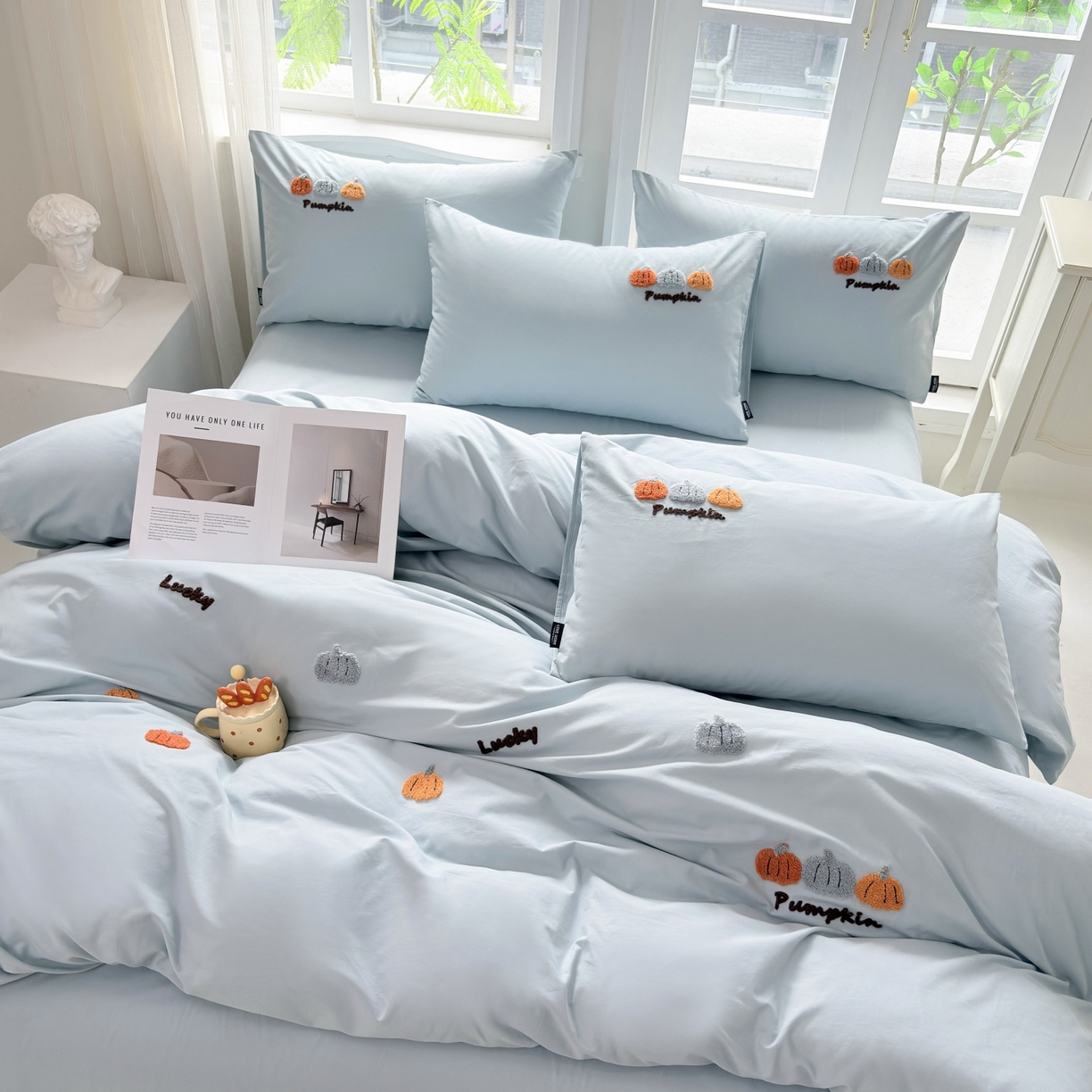 91家纺网 家纺一手货源 找家纺 未来家居 2025新款秋冬全棉加厚磨毛纯色毛巾绣花款工艺四件套 南瓜派-蓝