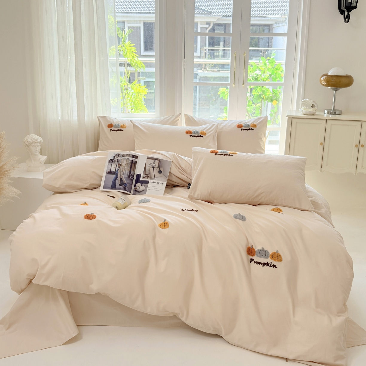 91家纺网 家纺一手货源 找家纺 未来家居 2025新款秋冬全棉加厚磨毛纯色毛巾绣花款工艺四件套 南瓜派-米