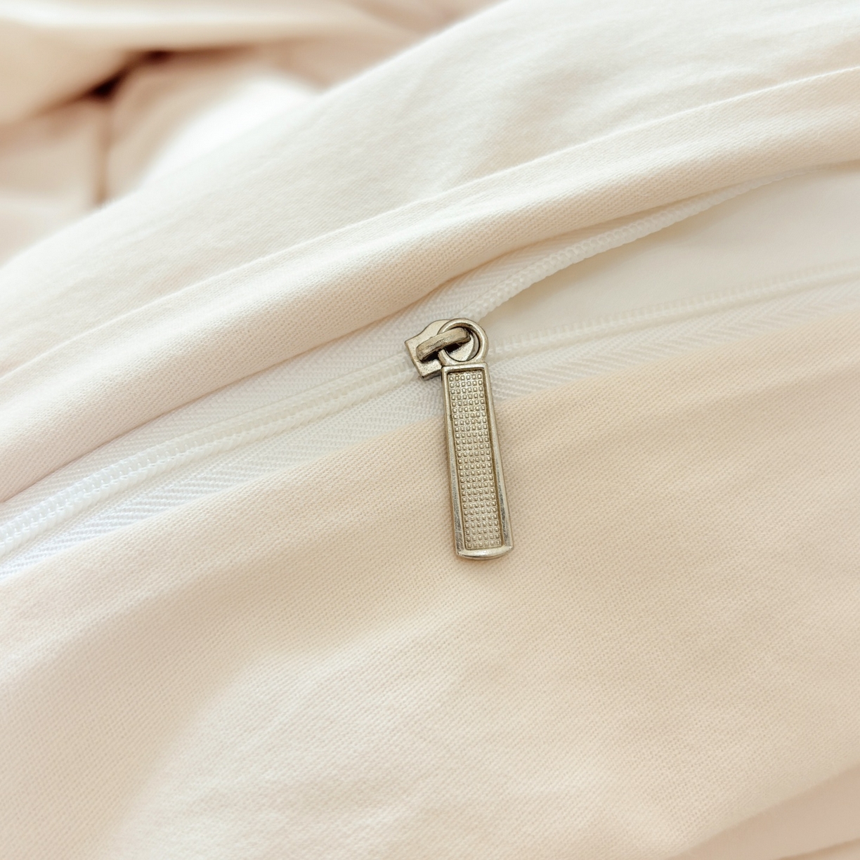 91家纺网 家纺一手货源 找家纺 未来家居 2025新款秋冬全棉加厚磨毛纯色毛巾绣花款工艺四件套 南瓜派-米