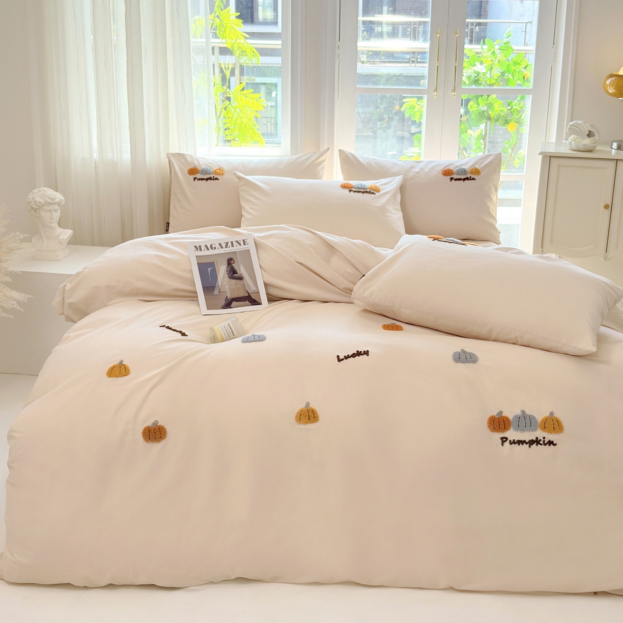 91家纺网 家纺一手货源 找家纺 未来家居 2025新款秋冬全棉加厚磨毛纯色毛巾绣花款工艺四件套 南瓜派-米