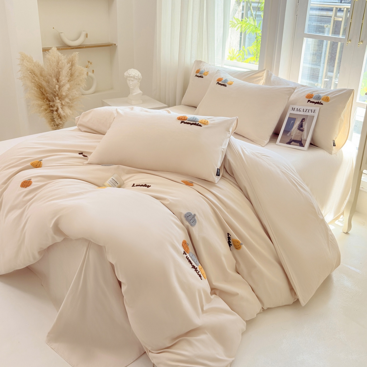 91家纺网 家纺一手货源 找家纺 未来家居 2025新款秋冬全棉加厚磨毛纯色毛巾绣花款工艺四件套 南瓜派-米