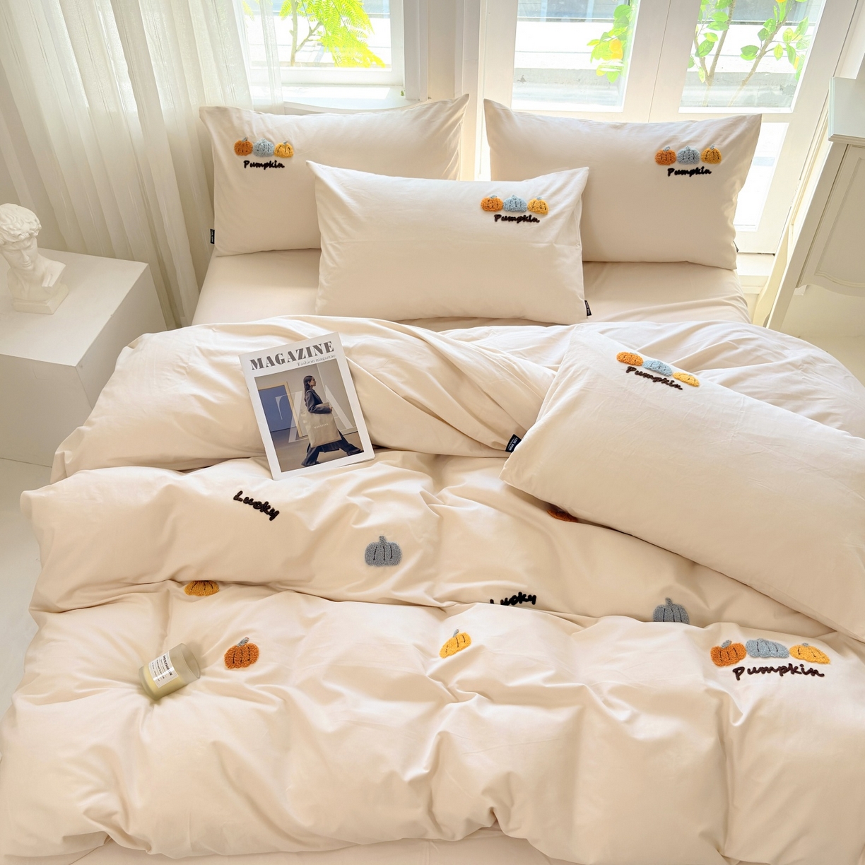 91家纺网 家纺一手货源 找家纺 未来家居 2025新款秋冬全棉加厚磨毛纯色毛巾绣花款工艺四件套 南瓜派-米