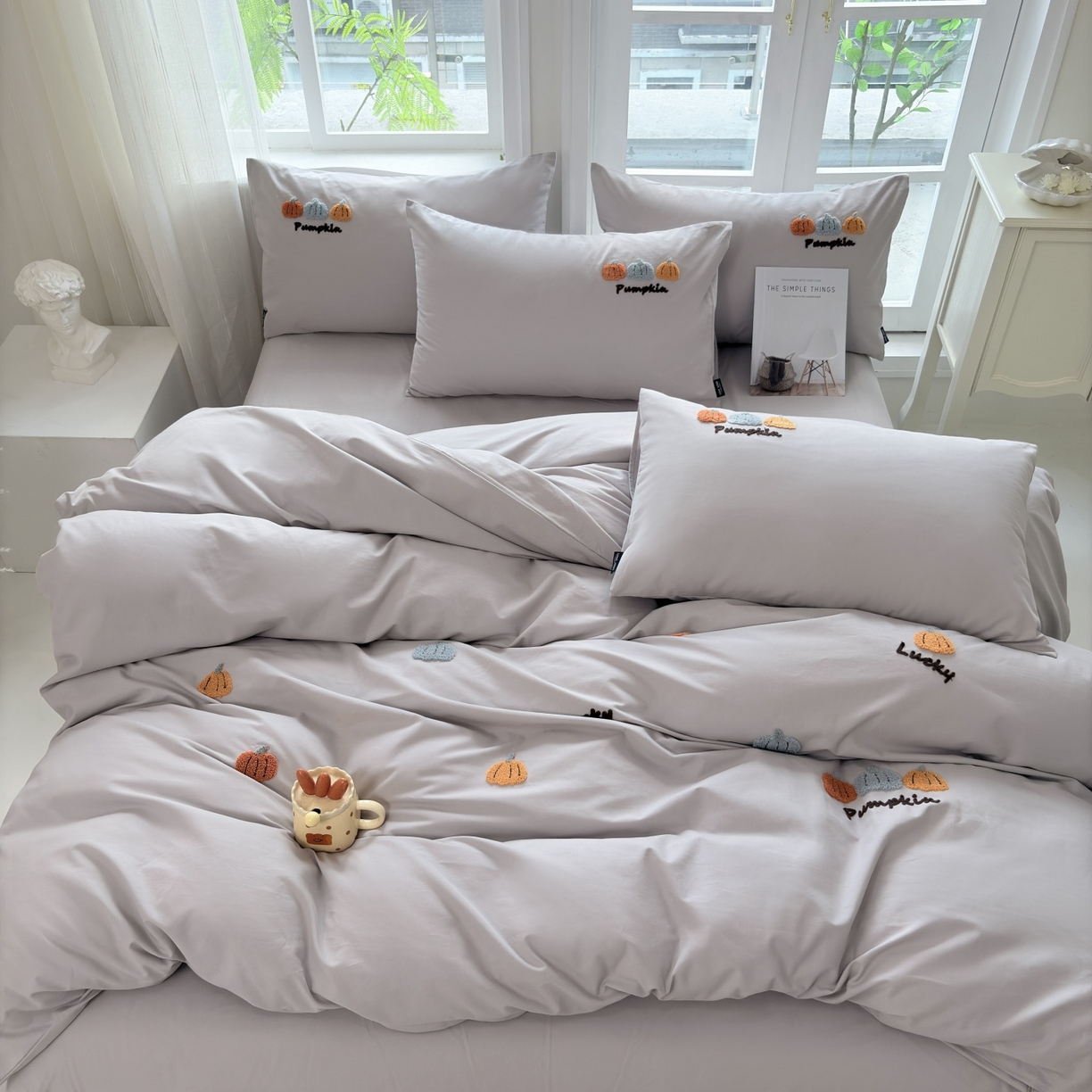 91家纺网 家纺一手货源 找家纺 未来家居 2025新款秋冬全棉加厚磨毛纯色毛巾绣花款工艺四件套 南瓜派-灰