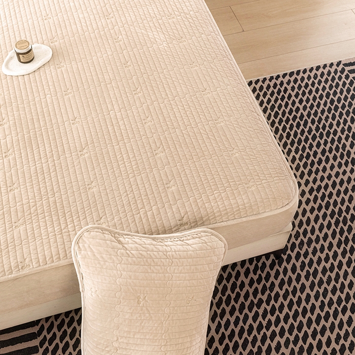 91家纺网 家纺一手货源 找家纺 沐纯家居 2025新款婴儿绒樱桃刺绣夹棉床笠 单件床笠 香槟金