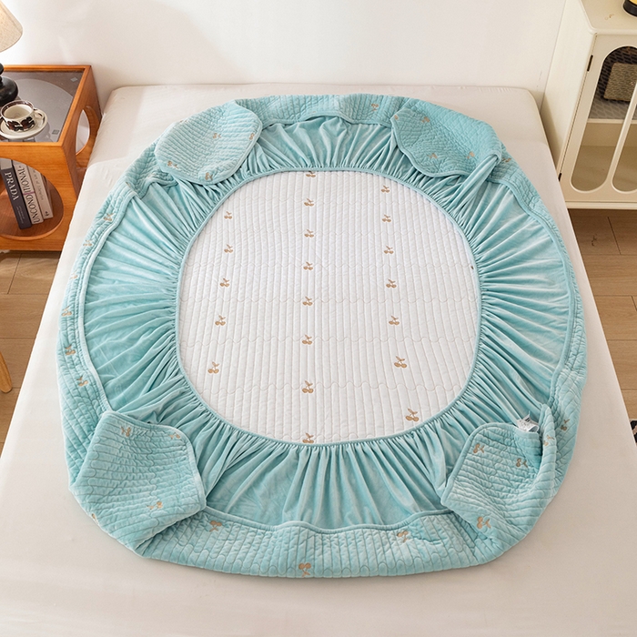 91家纺网 家纺一手货源 找家纺 沐纯家居 2025新款婴儿绒樱桃刺绣夹棉床笠 单件床笠 碧落蓝